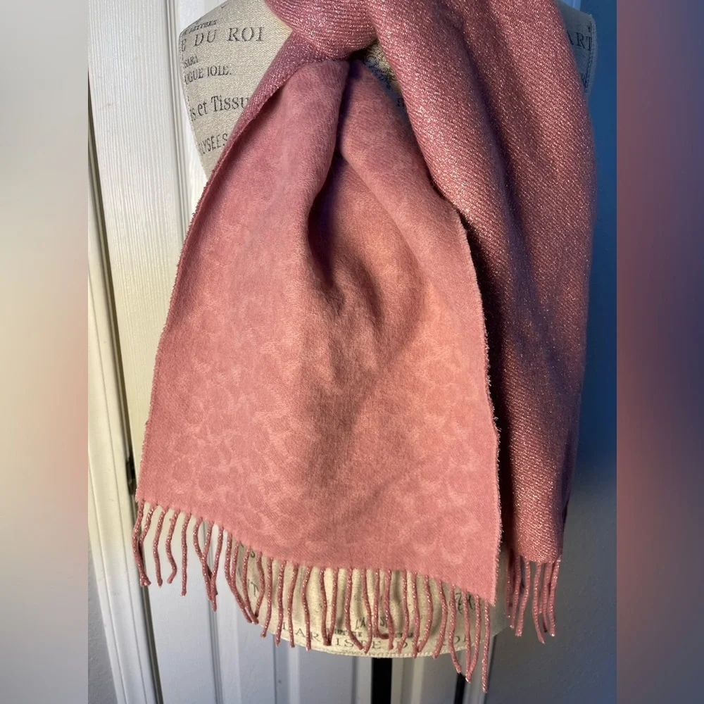 Coach Muffler Pink Metallic/Signature Scarf